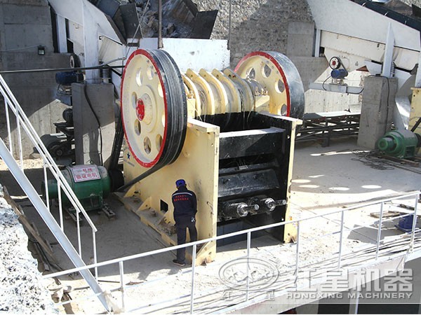 河南500t/h青石破碎生產線現(xiàn)場圖1 河南500t/h青石破碎生產線現(xiàn)場圖1