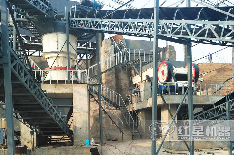 土石圓錐破碎機工作現(xiàn)場 土石圓錐破碎機工作現(xiàn)場