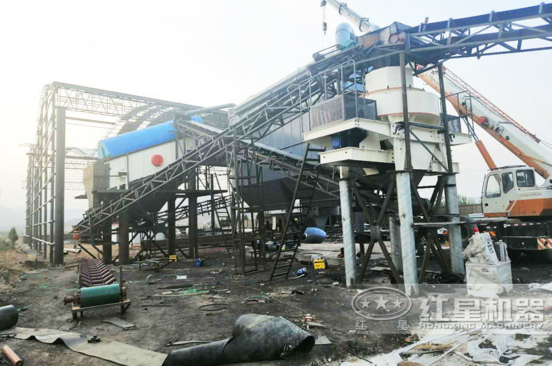 湖北某環(huán)保節(jié)能的砂石生產(chǎn)線現(xiàn)場 湖北某環(huán)保節(jié)能的砂石生產(chǎn)線現(xiàn)場