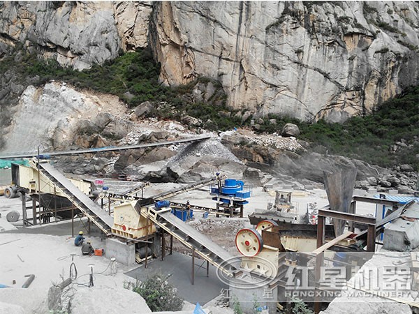 綠色環保的時產300噸的青石打砂機現場 綠色環保的時產300噸的青石打砂機現場