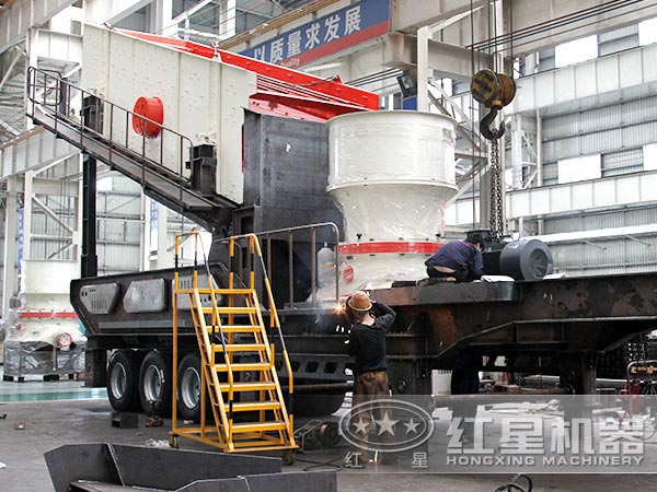 車載移動(dòng)式磕石機(jī)械:配圓錐破 車載移動(dòng)式磕石機(jī)械:配圓錐破