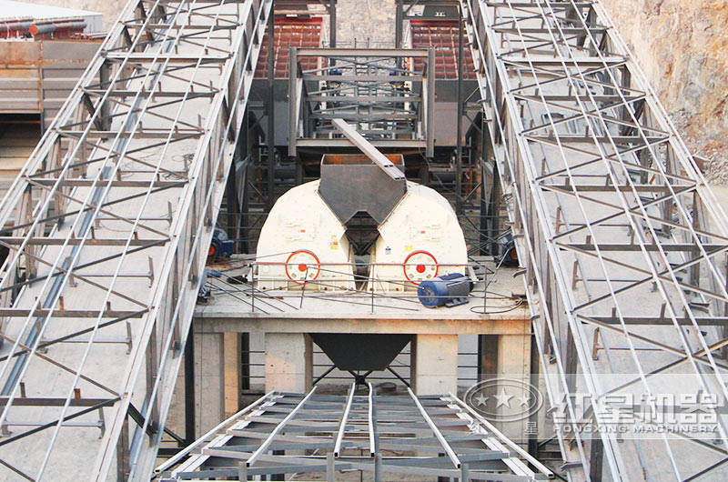 石英砂錘式破碎機工作現場 石英砂錘式破碎機工作現場