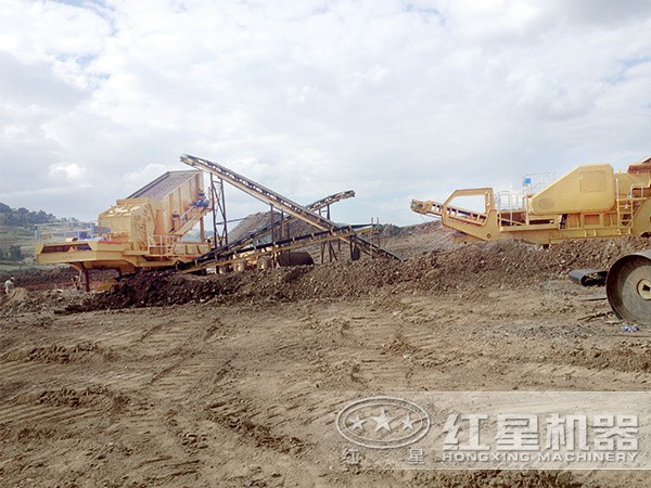 靈活移動型的石英砂制砂生產(chǎn)線現(xiàn)場 靈活移動型的石英砂制砂生產(chǎn)線現(xiàn)場