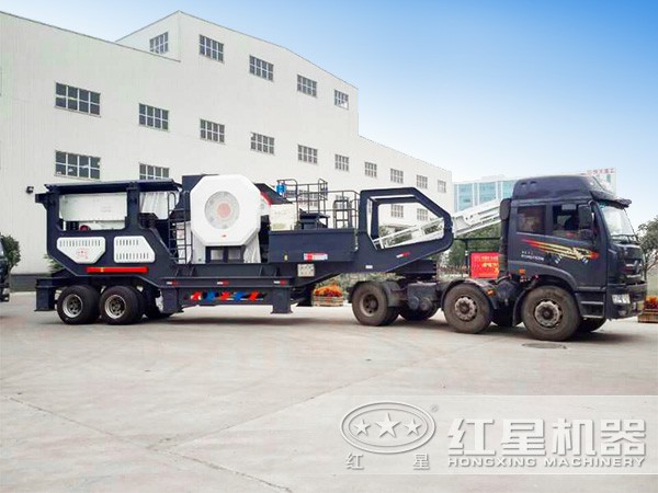 風(fēng)化巖移動破碎機:配顎式破碎機 風(fēng)化巖移動破碎機:配顎式破碎機