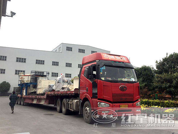 整套白云石雷蒙磨粉生產線設備發貨現場 整套白云石雷蒙磨粉生產線設備發貨現場