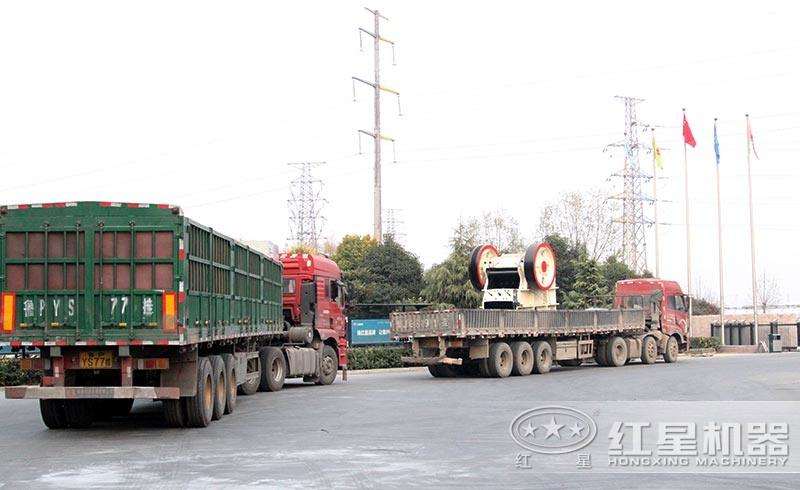 大石頭破碎機發(fā)貨圖 大石頭破碎機發(fā)貨圖