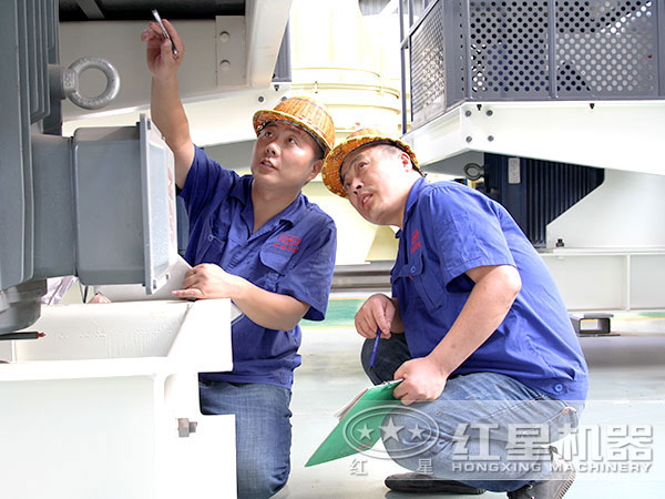 磨粉機廠家技術(shù)人員認真幫助調(diào)試、安裝