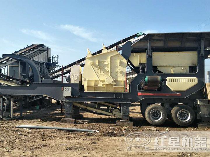 四川反擊式移動破碎站生產(chǎn)現(xiàn)場 四川反擊式移動破碎站生產(chǎn)現(xiàn)場