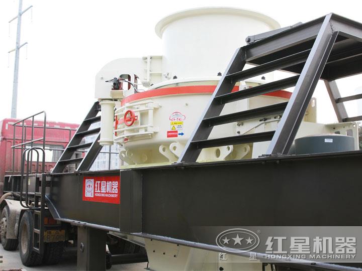 制砂移動破碎站,進料粒度≤55mm,產量521-585t/h之間 制砂移動破碎站,進料粒度≤55mm,產量521-585t/h之間