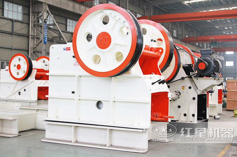 鄂式破碎機(一段粗碎加工設(shè)備) 鄂式破碎機(一段粗碎加工設(shè)備)