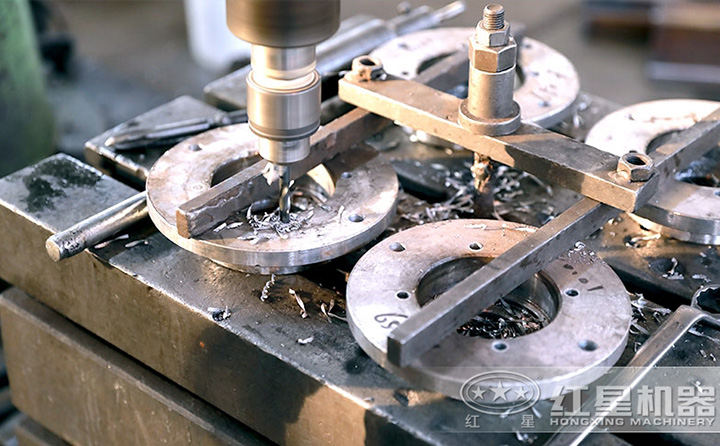 紅星出品，必出精品，匠心工藝打造高品質(zhì)、高性價(jià)比的大中型履帶移動破碎一體機(jī) 