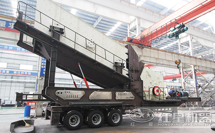 輪胎移動(dòng)式河卵石破碎設(shè)備，中細(xì)碎反擊破+篩分一體機(jī)，效能高節(jié)能、綠色環(huán)保 