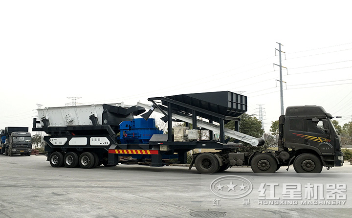 車載時(shí)產(chǎn)300噸鵝卵石移動(dòng)制沙機(jī)上路了，移動(dòng)自由更靈活 