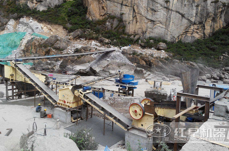 山東煙臺(tái)時(shí)產(chǎn)300-400噸青石破碎、制砂生產(chǎn)線