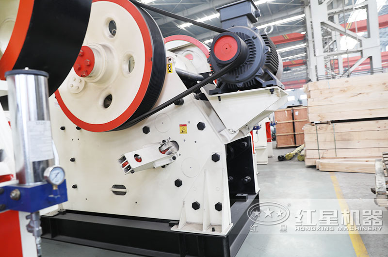 石頭粗碎加工專用-顎式破碎機(jī)