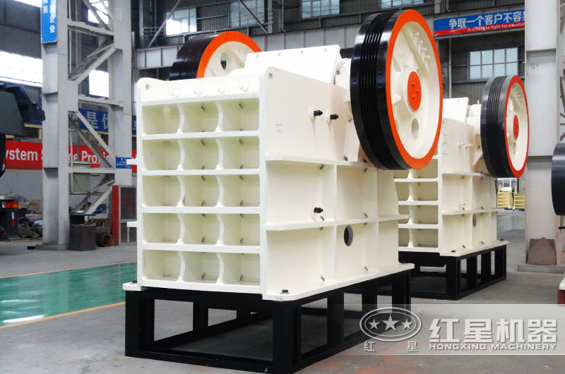 顎式破碎機(jī),碎石力度大,產(chǎn)量1-2200t/h 顎式破碎機(jī),碎石力度大,產(chǎn)量1-2200t/h