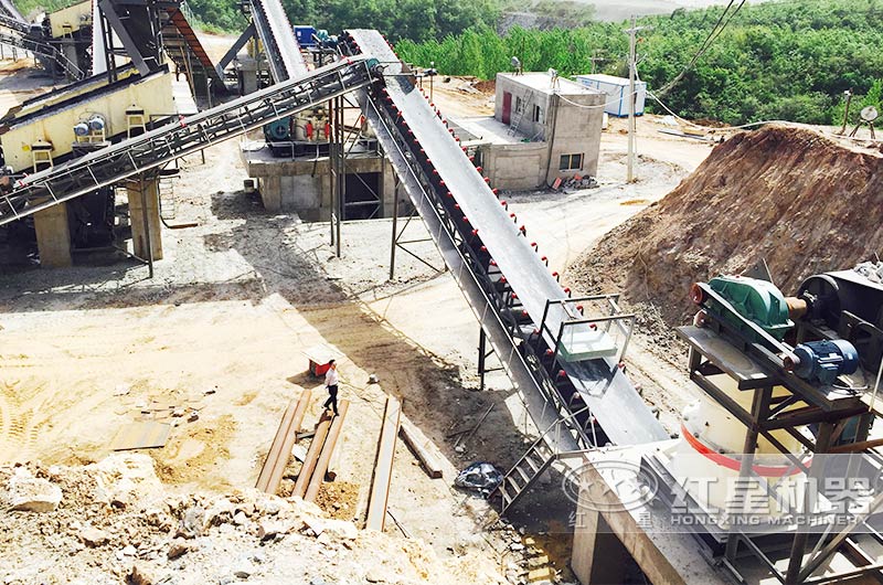 山東350噸石子破碎機(jī)生產(chǎn)現(xiàn)場 山東350噸石子破碎機(jī)生產(chǎn)現(xiàn)場