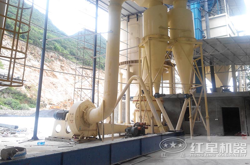 山東120-200目石英粉加工現(xiàn)場 山東120-200目石英粉加工現(xiàn)場