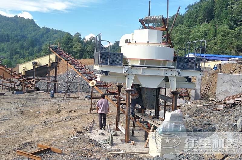 時產350噸制砂機安裝現場 時產350噸制砂機安裝現場