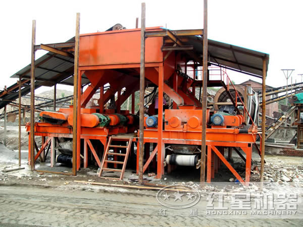 對輥式破碎機作業現場圖 對輥式破碎機作業現場圖