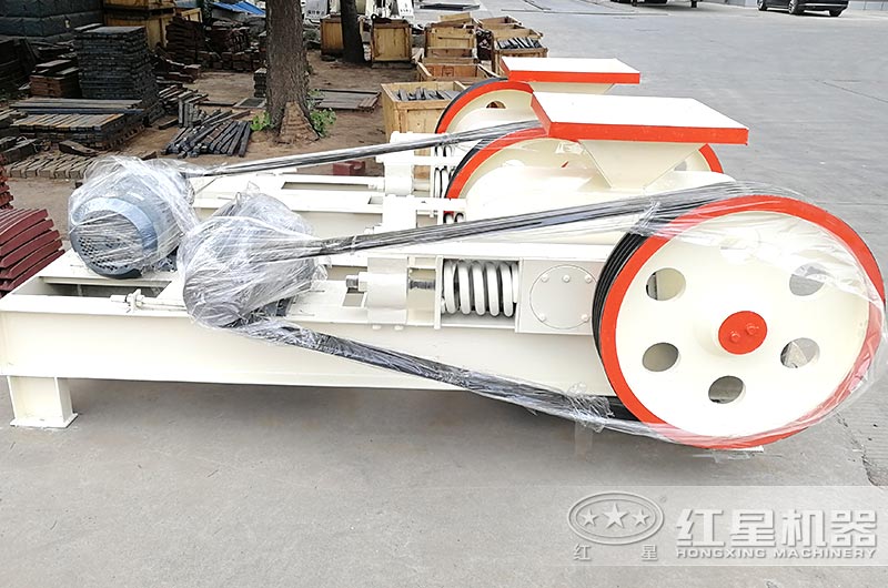 小型對輥式碎石機圖片 小型對輥式碎石機圖片