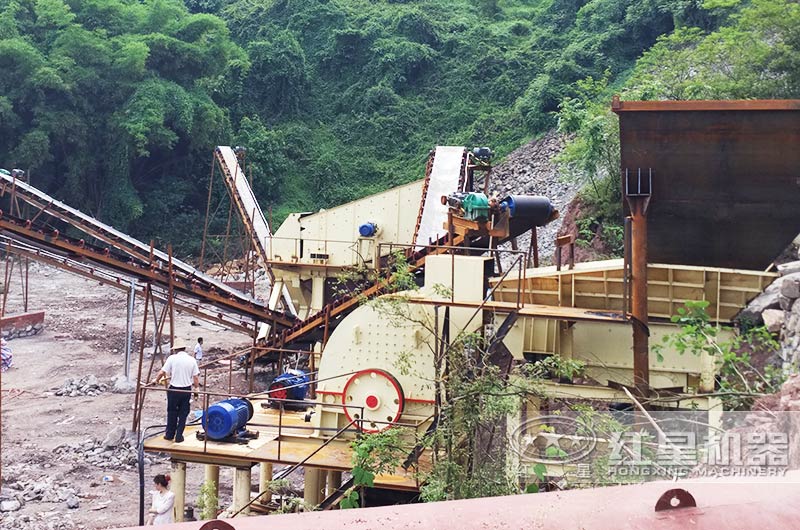 重錘式礦山破碎機(jī)工作現(xiàn)場(chǎng)圖片 重錘式礦山破碎機(jī)工作現(xiàn)場(chǎng)圖片