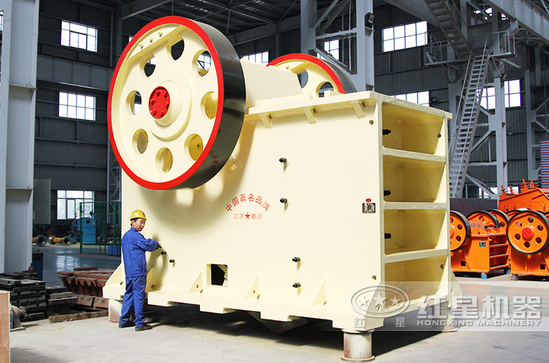 大型顎式碎石機(jī)圖片 大型顎式碎石機(jī)圖片