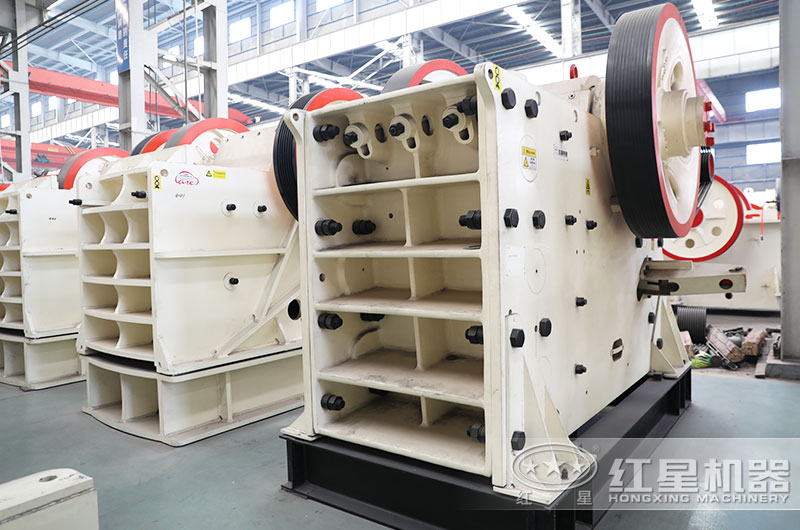 顎式碎石機(jī)圖片 顎式碎石機(jī)圖片