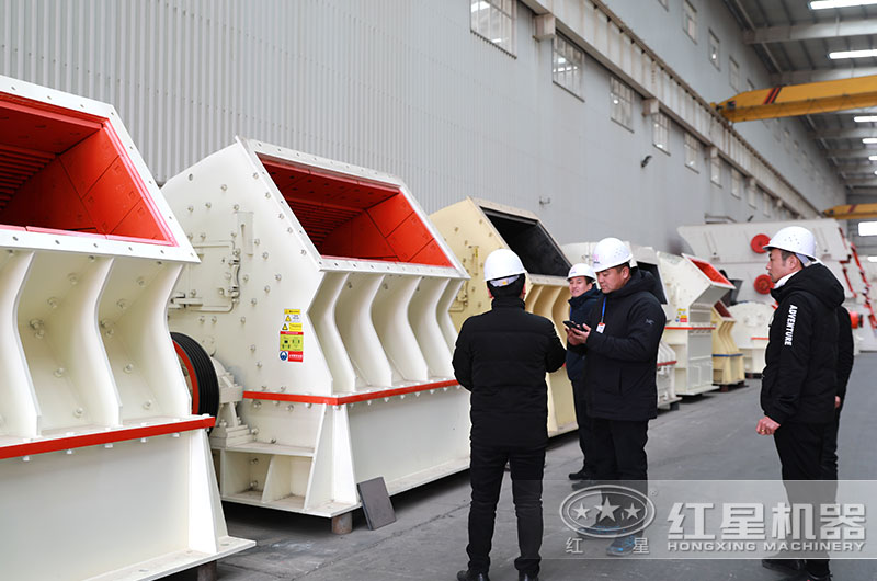 1416破碎機(jī)客戶來(lái)廠參觀 1416破碎機(jī)客戶來(lái)廠參觀