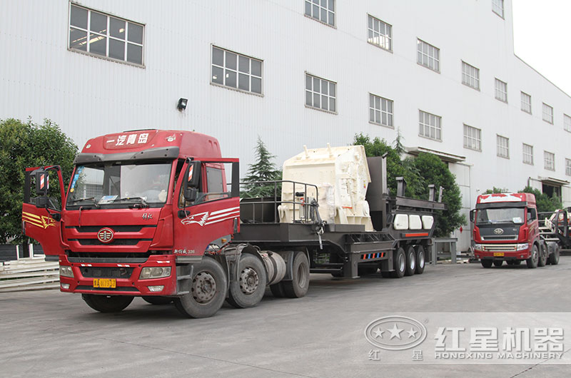 移動石子細碎機設(shè)備發(fā)貨中 移動石子細碎機設(shè)備發(fā)貨中