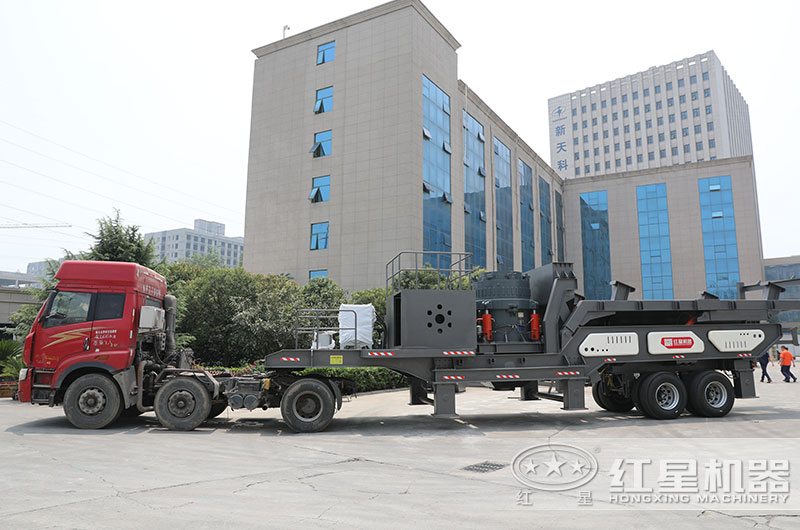 可移動(dòng)小型碎石機(jī)械設(shè)備直接開(kāi)往客戶現(xiàn)場(chǎng) 可移動(dòng)小型碎石機(jī)械設(shè)備直接開(kāi)往客戶現(xiàn)場(chǎng)