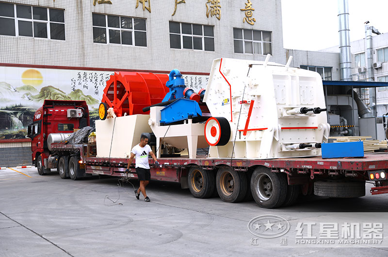 反擊破碎機設備裝車發(fā)往浙江 反擊破碎機設備裝車發(fā)往浙江