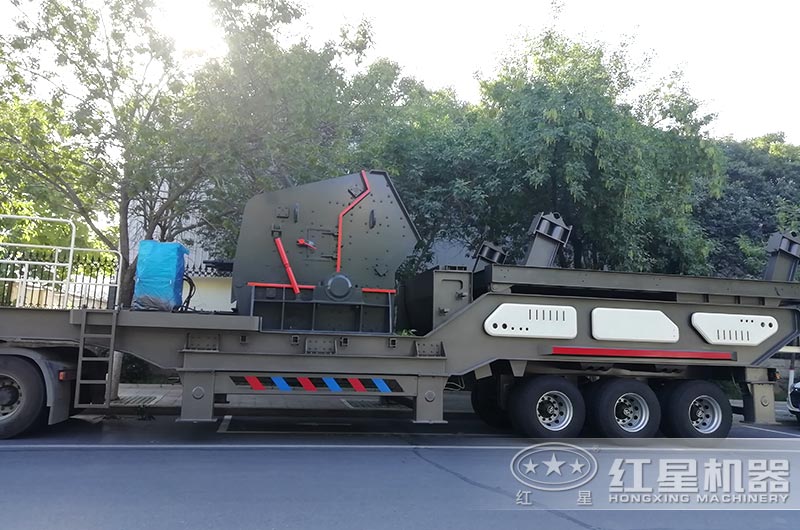 輪胎反擊式流動(dòng)碎石機(jī)圖片 輪胎反擊式流動(dòng)碎石機(jī)圖片