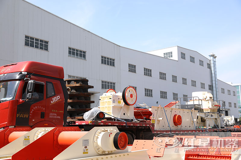 礦用破碎機(jī)發(fā)貨現(xiàn)場 礦用破碎機(jī)發(fā)貨現(xiàn)場