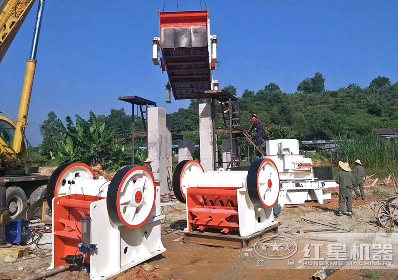 鄂式碎石機現場安裝圖 鄂式碎石機現場安裝圖