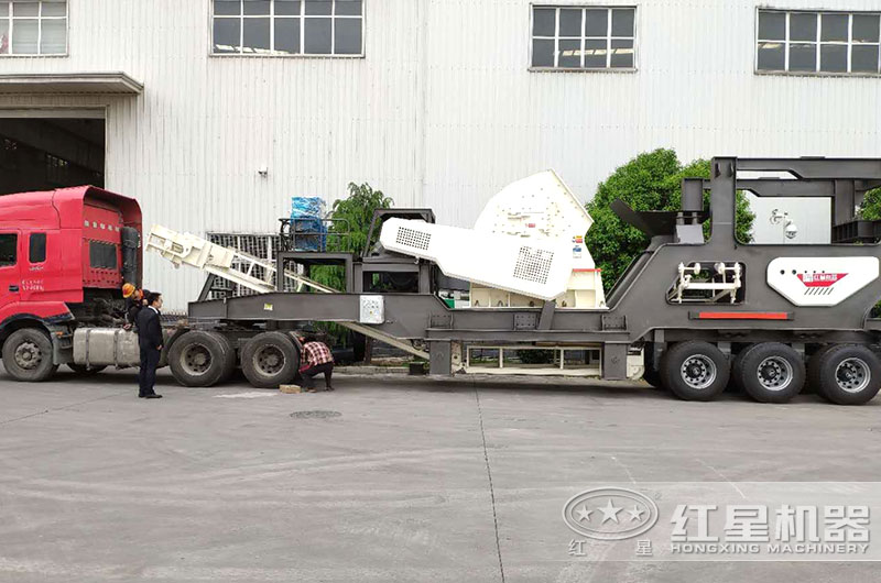 移動重錘式破煤機設備直接開往客戶現(xiàn)場 移動重錘式破煤機設備直接開往客戶現(xiàn)場