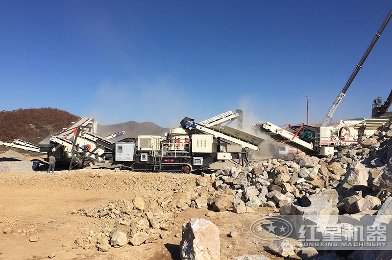 履帶式移動(dòng)碎石機(jī)工作現(xiàn)場(chǎng)圖片 履帶式移動(dòng)碎石機(jī)工作現(xiàn)場(chǎng)圖片