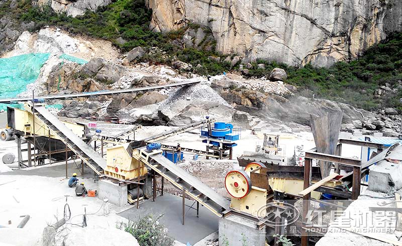 河卵石破碎現(xiàn)場 河卵石破碎現(xiàn)場