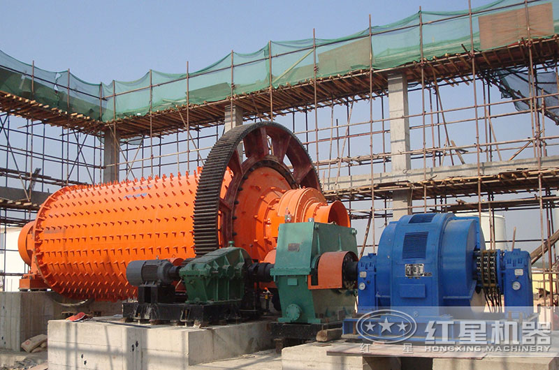 球磨機(jī)工作現(xiàn)場實(shí)拍圖 球磨機(jī)工作現(xiàn)場實(shí)拍圖