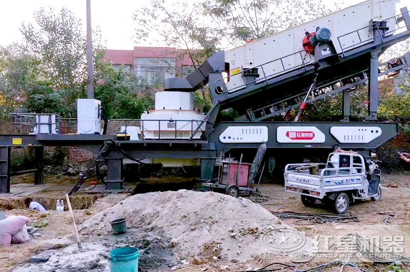 海南客戶(hù)時(shí)產(chǎn)200噸移動(dòng)制砂機(jī)現(xiàn)場(chǎng) 海南客戶(hù)時(shí)產(chǎn)200噸移動(dòng)制砂機(jī)現(xiàn)場(chǎng)