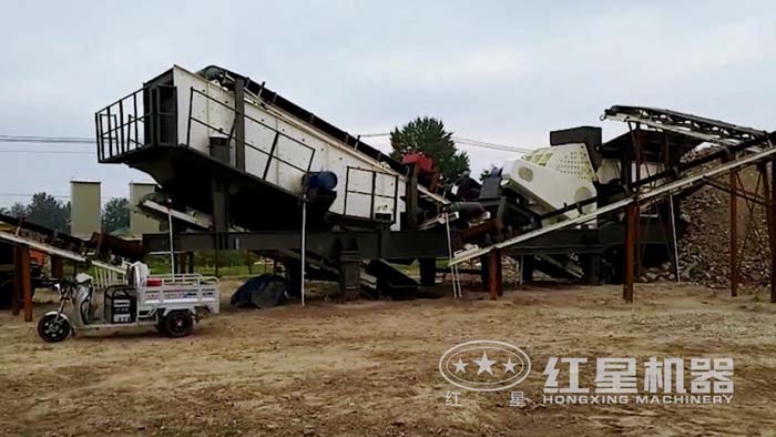 移動重錘式破碎篩分設備現場 移動重錘式破碎篩分設備現場