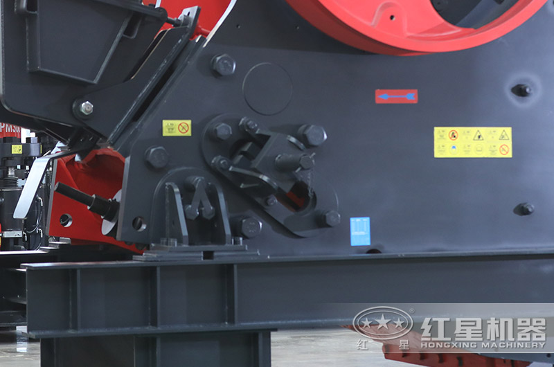 鄂式破碎機楔塊調節(jié) 鄂式破碎機楔塊調節(jié)