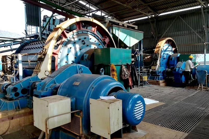 183球磨機作業(yè)現場 183球磨機作業(yè)現場