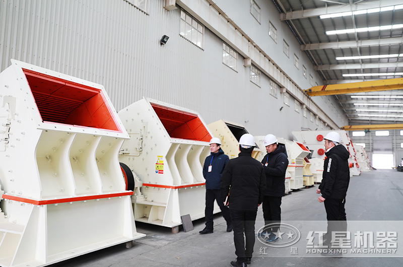 客戶(hù)來(lái)廠考察錘式制砂機(jī)設(shè)備 客戶(hù)來(lái)廠考察錘式制砂機(jī)設(shè)備