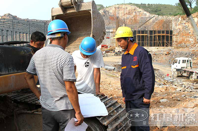 紅星售后人員在對設(shè)備進(jìn)行檢查 紅星售后人員在對設(shè)備進(jìn)行檢查