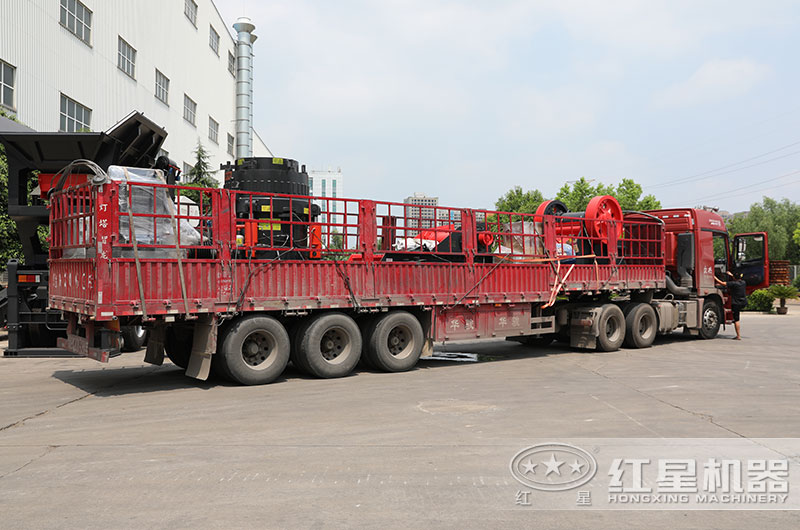 紅星300圓錐破碎機(jī)整套設(shè)備裝車發(fā)貨現(xiàn)場 紅星300圓錐破碎機(jī)整套設(shè)備裝車發(fā)貨現(xiàn)場