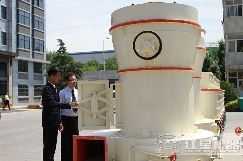 客戶來廠考察粉煤灰磨粉設備 客戶來廠考察粉煤灰磨粉設備